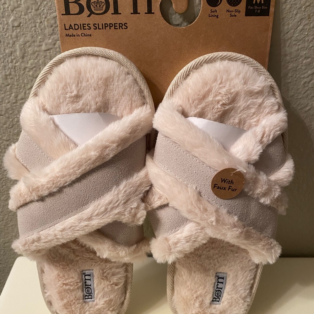 NWT Born Slides Size M (7-8) Faux Fur Crisscross - Picture 2 of 4